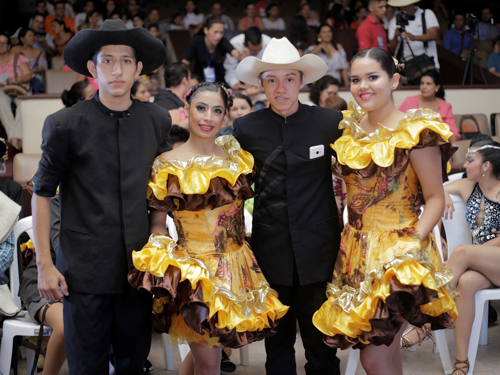El joropo se vistió de gala en Neiva. Los huilenses apreciaron una completa muestra de este baile.